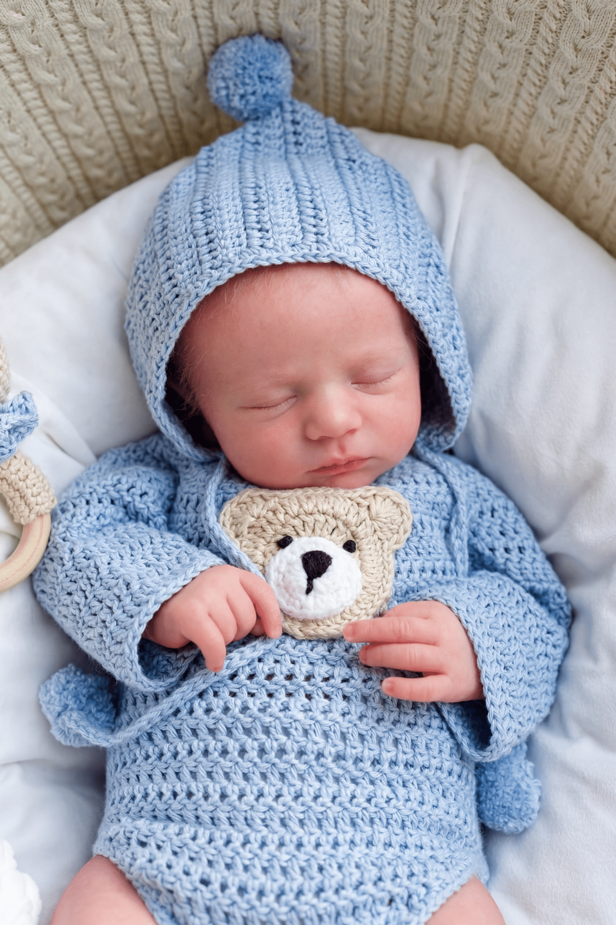 easy crochet baby bonnet pattern free on sleeping baby