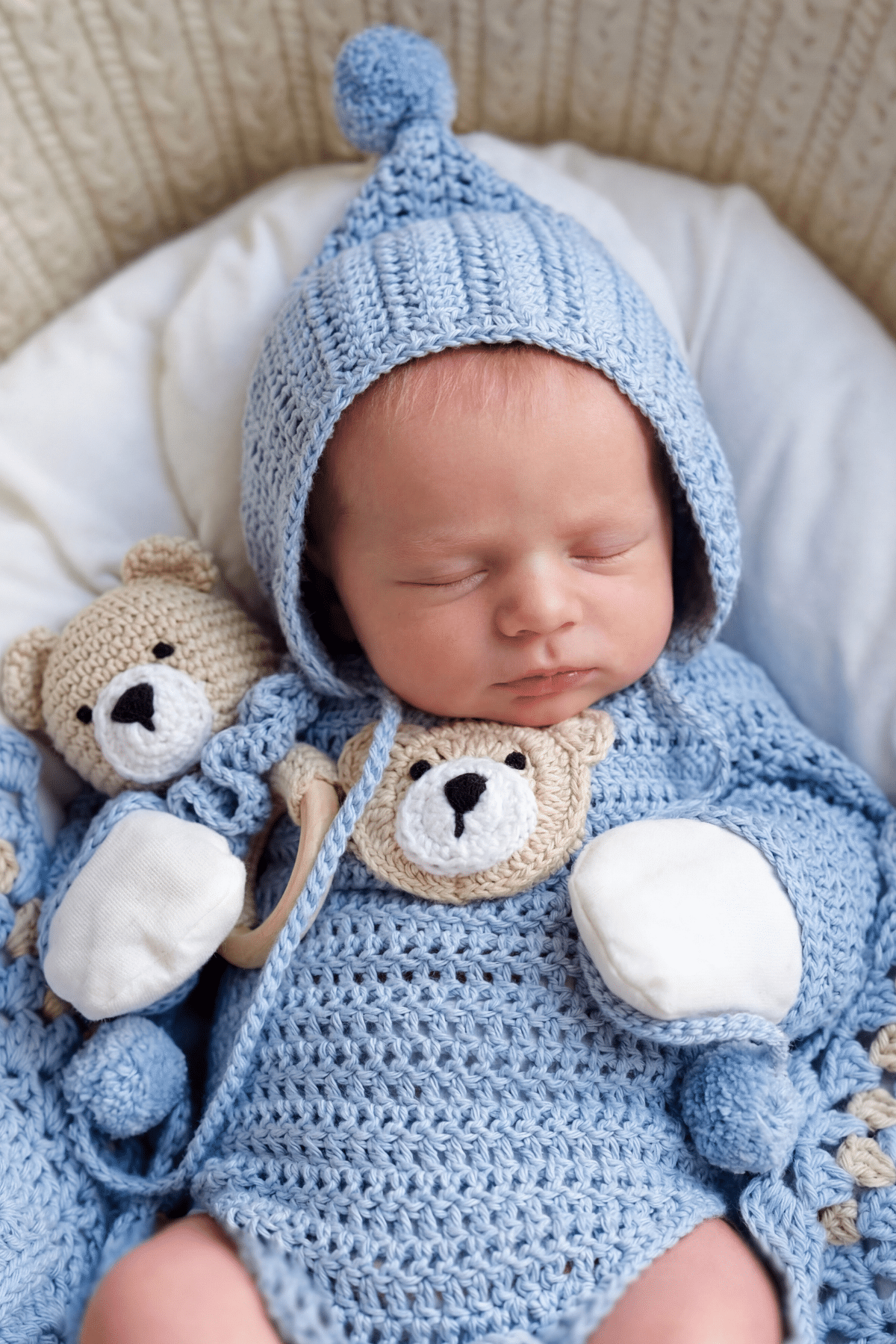 How to crochet a baby rattle HELD BY BABY BOY