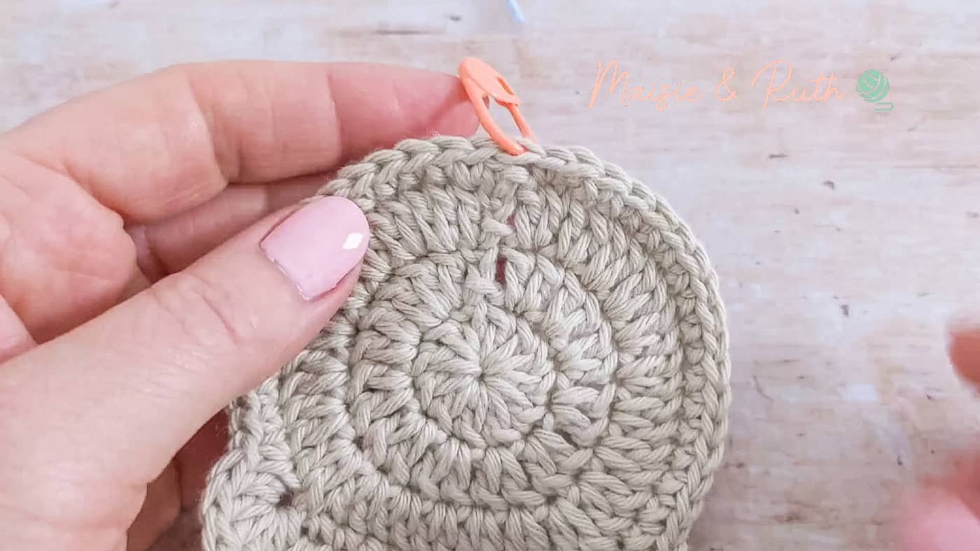 Correct stitch to attach yarn