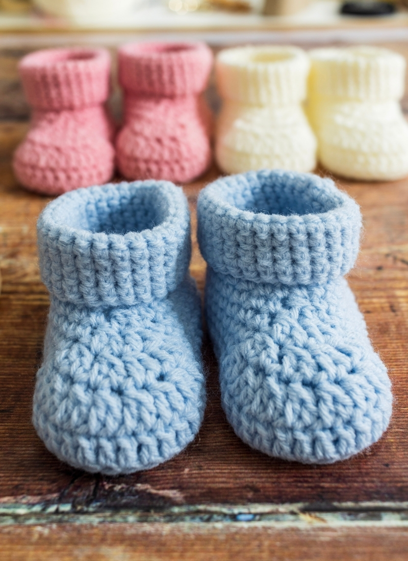 ADULT BABY BOOTIES HAND CROCHET ONE SIZE FITS ALL BABIES FIRST SNEAKERS  BLUE 