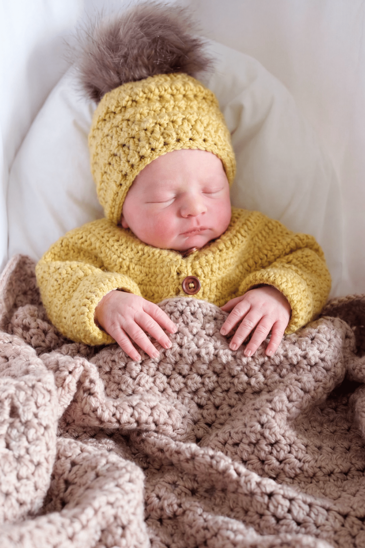 Reversible easy crochet baby blanket made with the piqué stitch