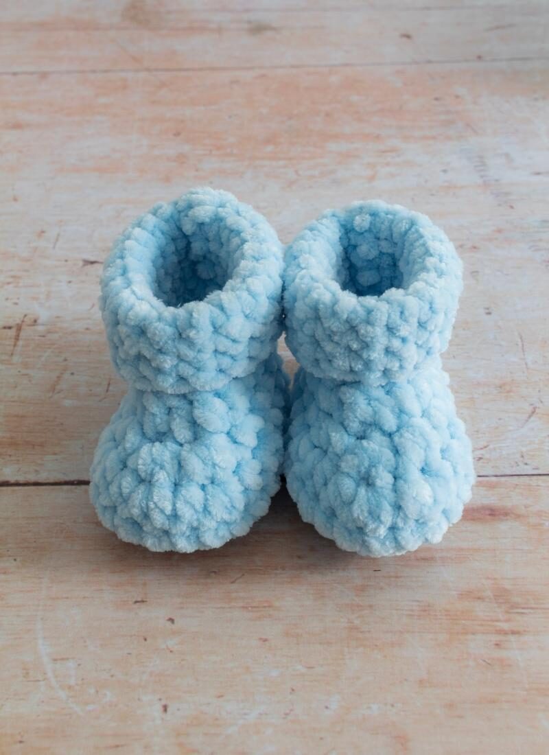 Chunky Crochet Baby Booties (A Free Pattern)