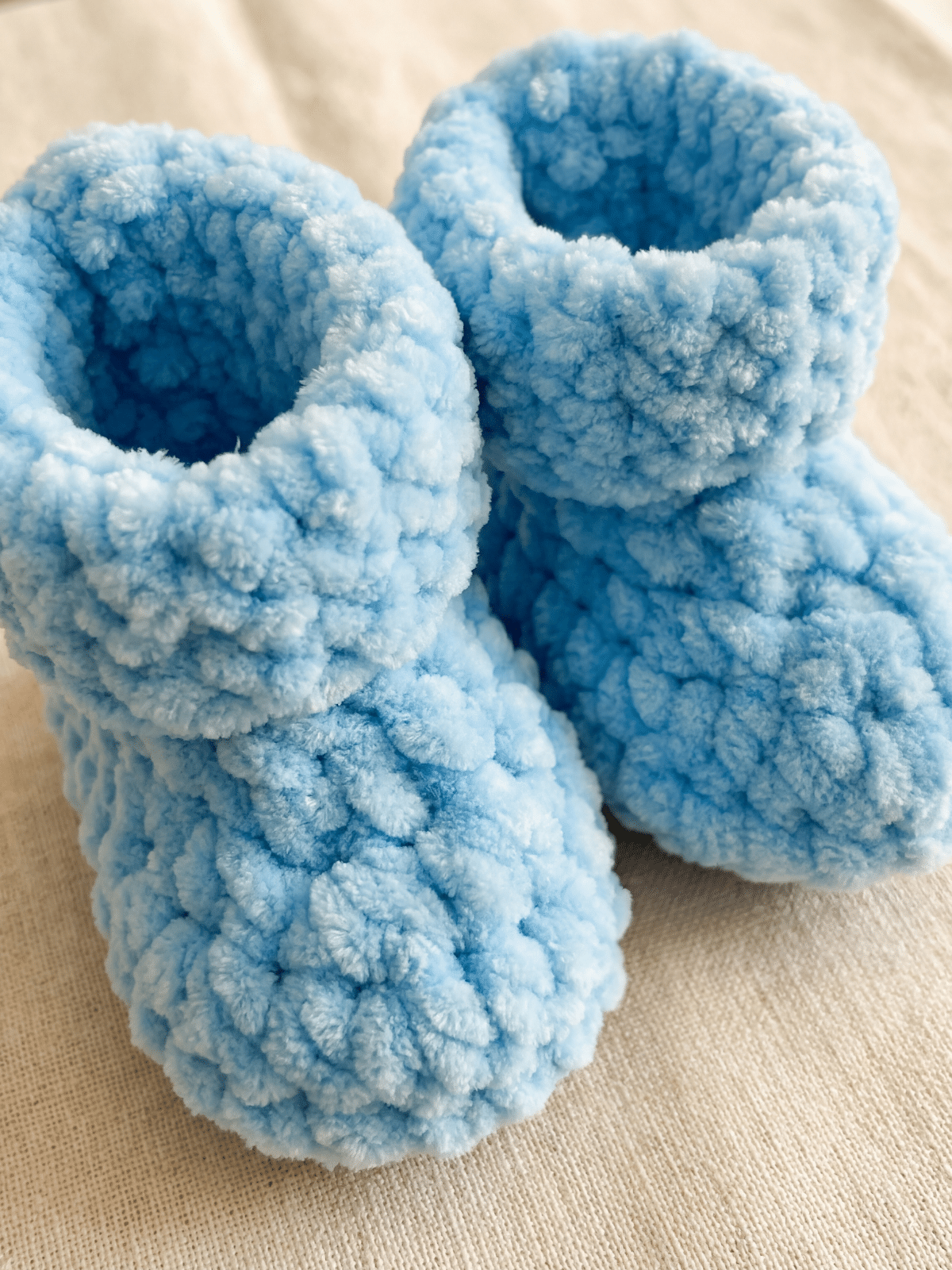 chunky crochet baby booties little cloud booties free pattern