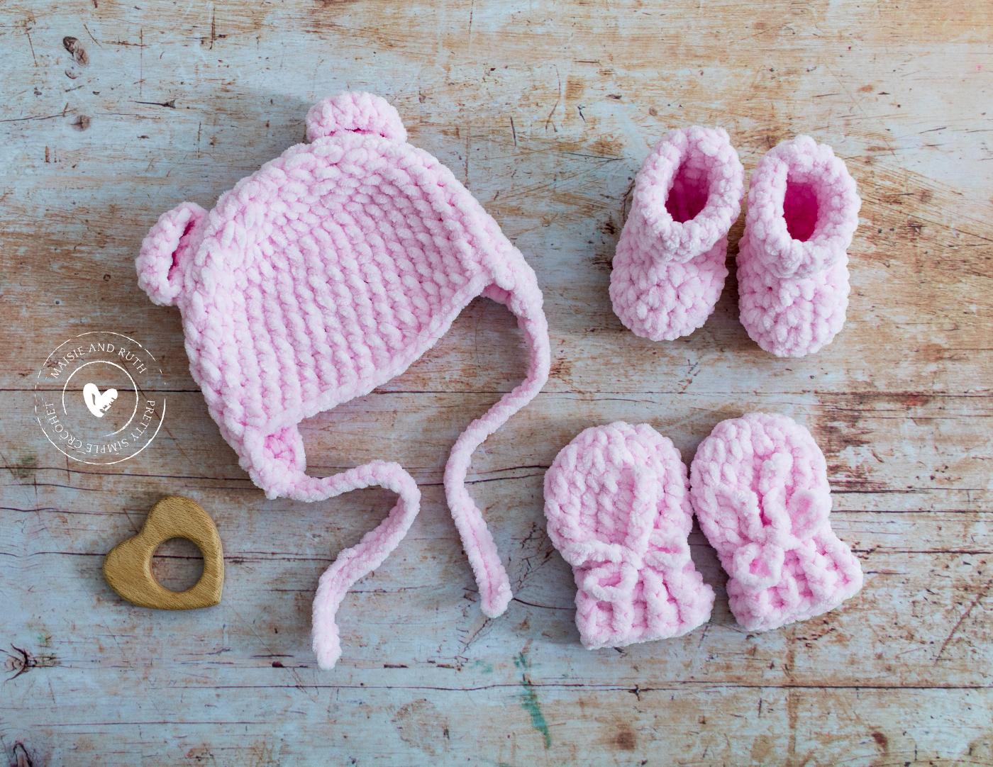 Fast crochet baby mittens pink version