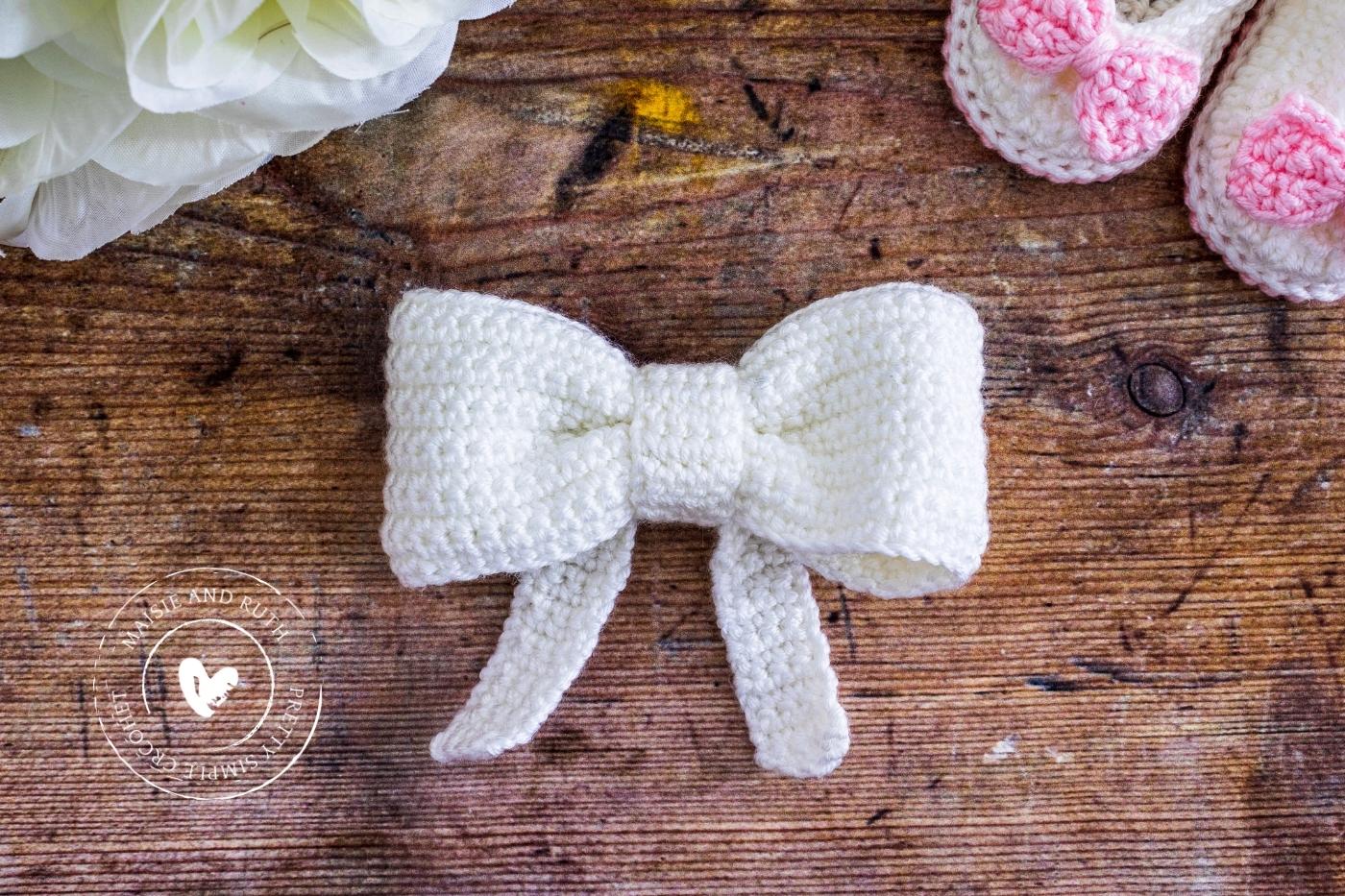 Crochet Simple 3D Bow with baby shoe