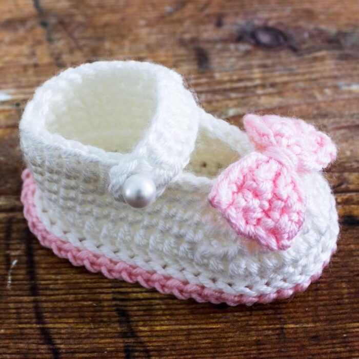 little shoe in pink and white
