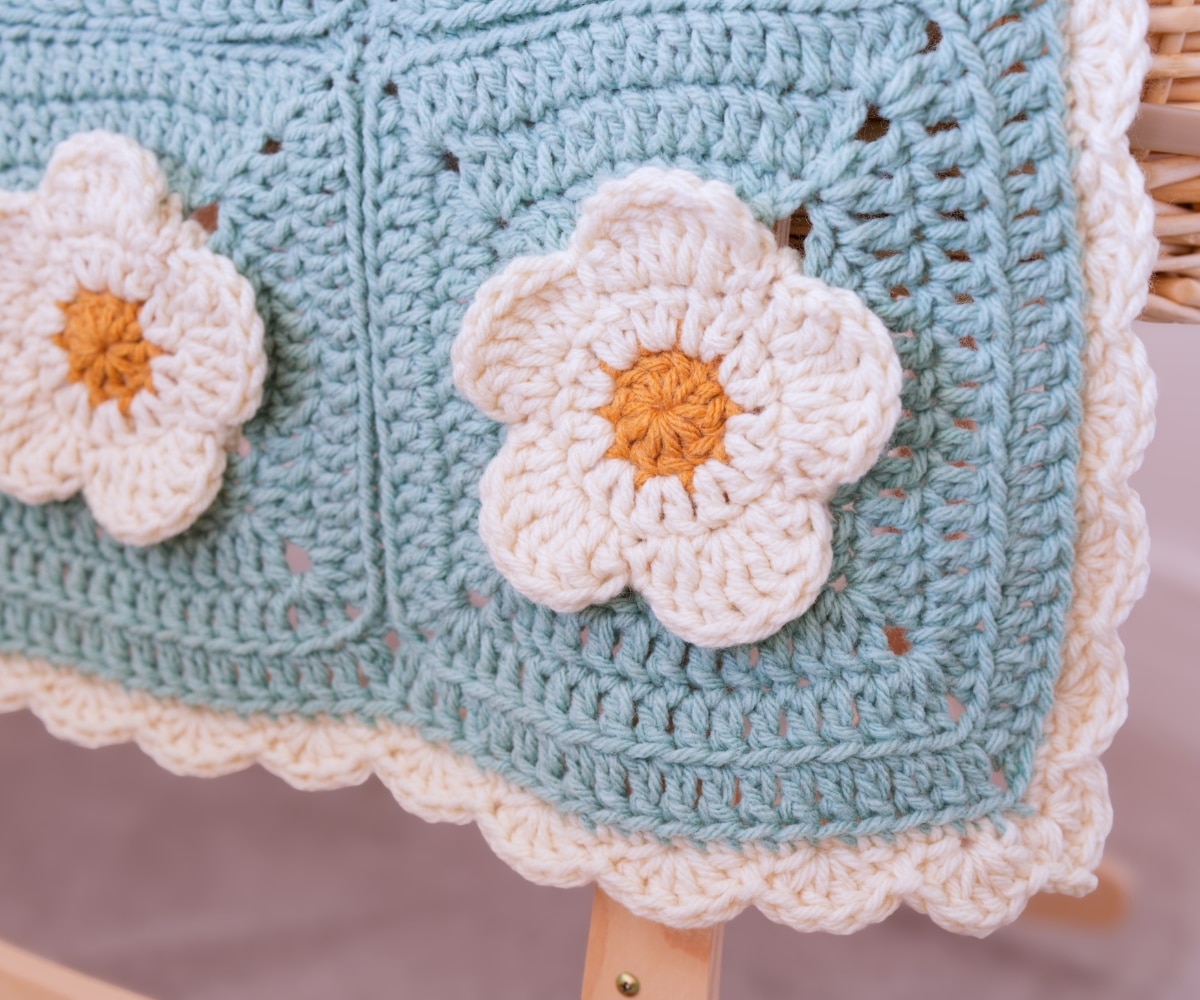 Border detail of the baby Cozy Petals Blanket with simple edging